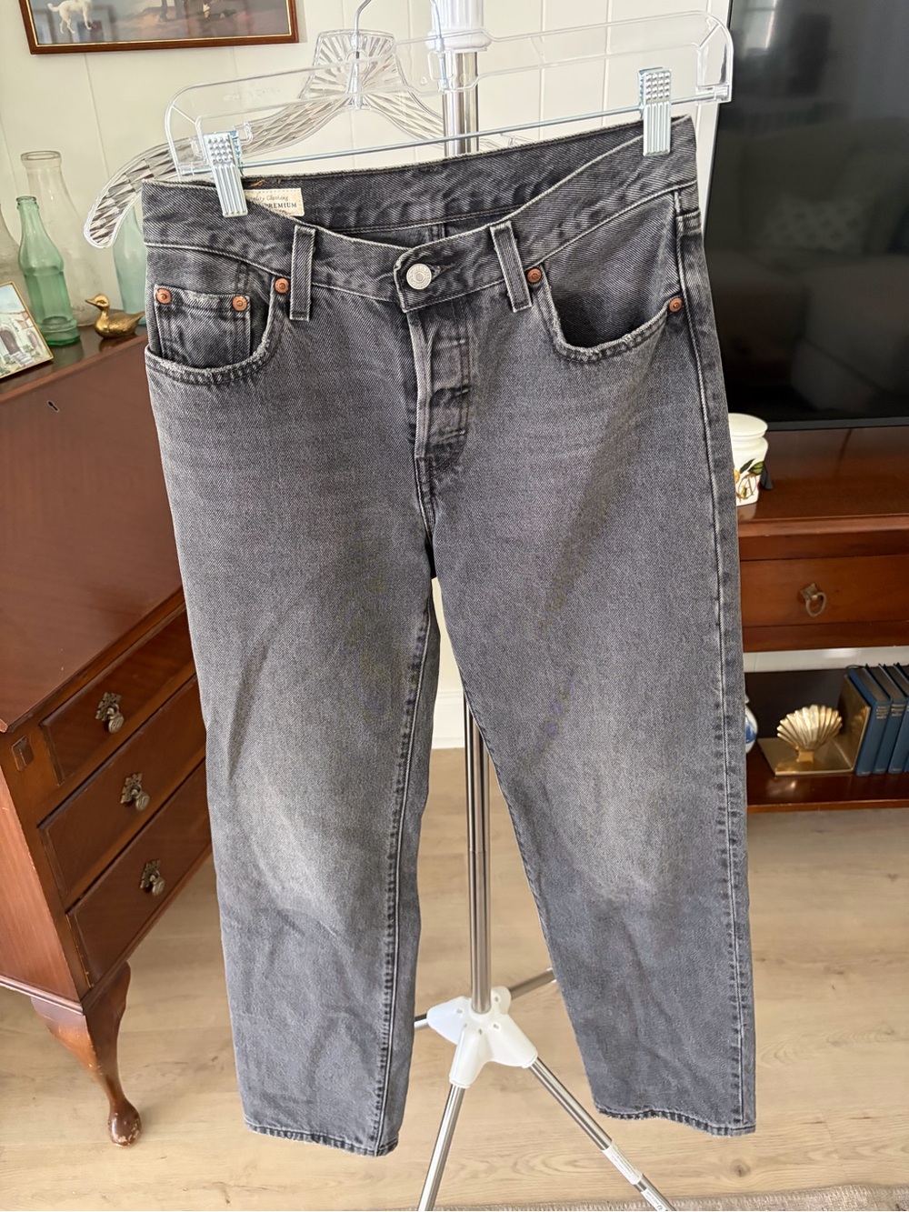 Levi’s Women’s Black Wash Wide-Leg Jeans